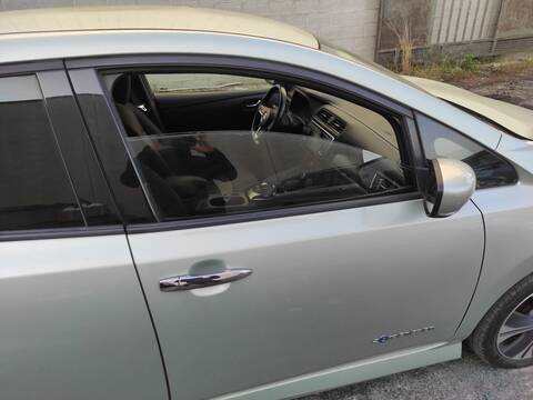 Puerta Delantera Derecha Nissan Leaf EM57