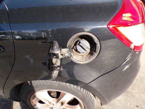 Tapa Exterior Combustible Kia Ceed G4FC ED)