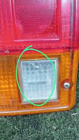 Foto 2ª: Piloto Trasero Izquierdo Mitsubishi Pajero 2.6 G L042 CABRIO [4G54] (1984)