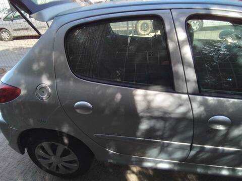 Foto 4ª: Puerta Trasera Derecha Peugeot 206 1.4 HDI 68CV 50KW [8HR] (2012)