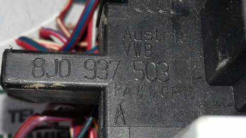Foto 3ª: Caja Reles Fusibles Audi Tt 2.0 TFSI COUPE 200CV 147KW [BWA] (2006)