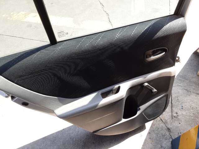 Foto 3ª: Puerta Trasera Izquierda Toyota Yaris 1.4 D4D 90CV [1ND-TV] (2007)