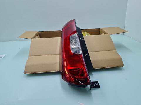 Foto 3ª: Piloto Trasero Izquierdo Fiat Doblo EASY 95CV 70KW [263A7000] (2015)
