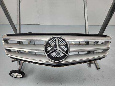 Foto 1ª: Rejilla Delantera Mercedes Clase C 160 C 220 CDI 204.008) BERLINA 170CV 125KW [651911] (2010)