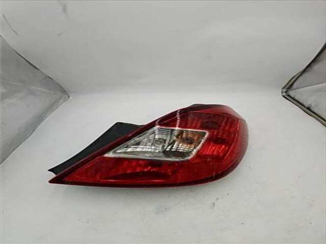Foto 1ª: Piloto Trasero Derecho Opel Corsa 1.2 ENJOY [1.2 LTR. - 59 KW 16V CAT (Z 12 XEP - LB4)] [Z 12 XEP / LB4]
