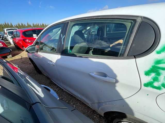 Foto 2ª: Puerta Trasera Izquierda Peugeot 208 1.4 HDI 68cv [8H01] (2014)