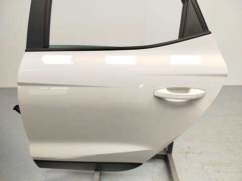 Foto 3ª: Puerta Trasera Izquierda Seat Arona 1.0 TSI 95CV 70KW [DKLA] (2019)