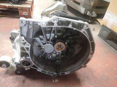 Foto 1ª: Caja Cambios Ford Fiesta XUJB (2015)
