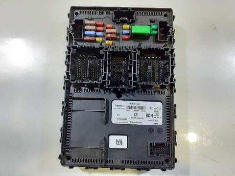 Foto 2ª: Caja Reles Fusibles Ford Fiesta TREND 101CV 74KW [SFJK] (2017)