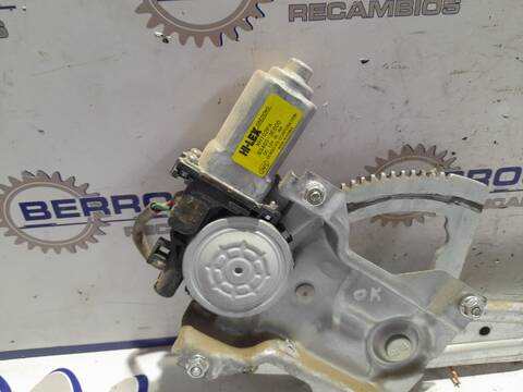 Foto 3ª: Elevalunas Manual Trasero Derecho Kia Sorento 2.5 CRDI CAT 140CV 103KW [D4CB] (2005)