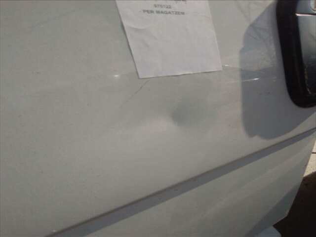 Foto 2ª: Puerta Delantera Izquierda Volkswagen Transporter FURGON 2459 CC 2.5 LTR) 102CV/75KW 0CV [ACV] (2002)