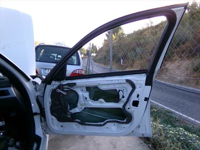 Foto 2ª: Puerta Delantera Derecha Bmw Serie 3 318 2.0 D E90,2004-2008 [N47D20C] (2010)