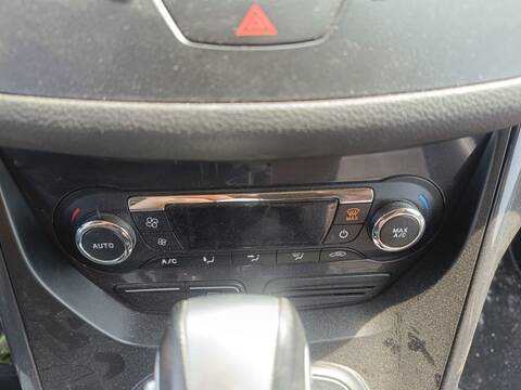 Mando Climatizador Ford Kuga TITANIUM 140CV 103KW