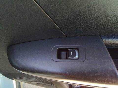 Botonera Elevalunas Kia Sportage 1.7 CRDI CAT 116CV 85KW