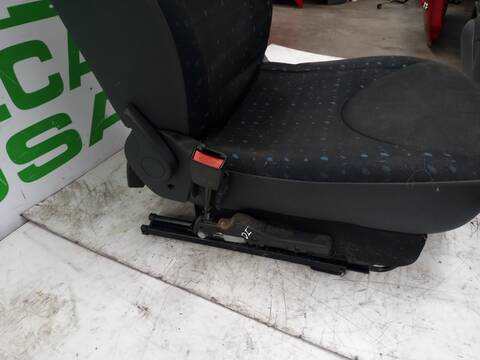 Foto 2ª: Asiento Delantero Izquierdo Citroen C3 1.4 HDI SX 68CV 50KW [8HXDV4TD] (2005)