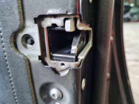 Cerradura Puerta Delantera Derecha Mercedes Clase C 160 280 219.354) 231CV 170KW