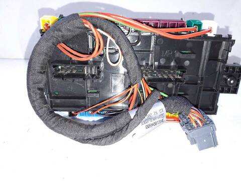 Foto 2ª: Caja Reles Fusibles Mercedes Clase V 200 2.1 CDI CAT 190CV 140KW (2014)