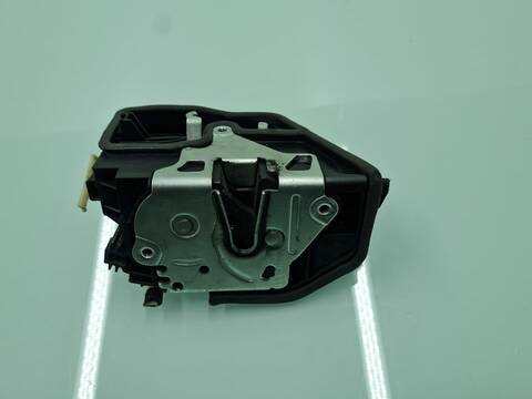 Foto 2ª: Cerradura Puerta Delantera Derecha Bmw Serie 1 114 118D 143CV 105KW [N47D20C] (2012)