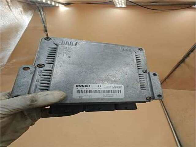 Foto 3ª: Centralita Motor ECU Renault Laguna 1.9 LUXE PRIVILEGE [1.9 LTR. - 96 KW DCI DIESEL FAP]