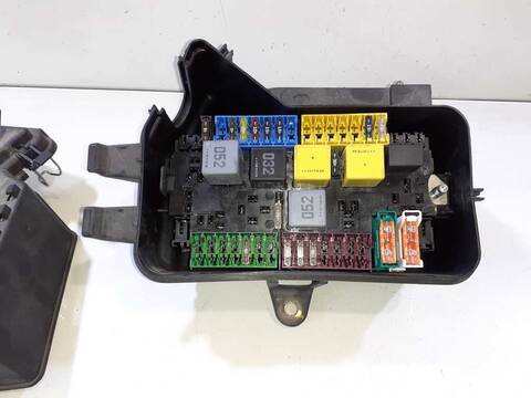 Foto 2ª: Caja Reles Fusibles Mercedes Vito 88CV 65KW (2014)