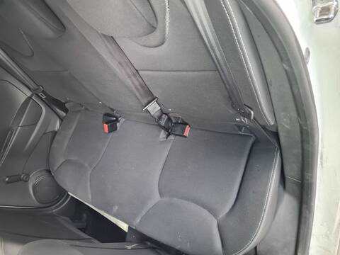 Foto 4ª: Asientos Traseros Renault Clio ZEN 89CV 66KW [H4B400] (2015)