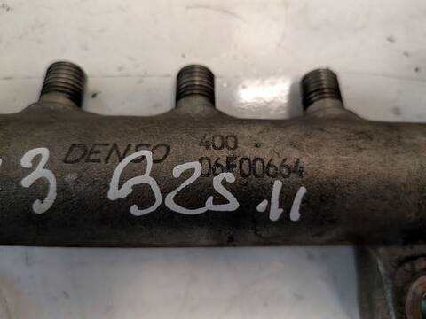Foto 3ª: Rampa Inyectora Nissan Primera ACENTA 2.2 16V TD CAT 139CV (2001)