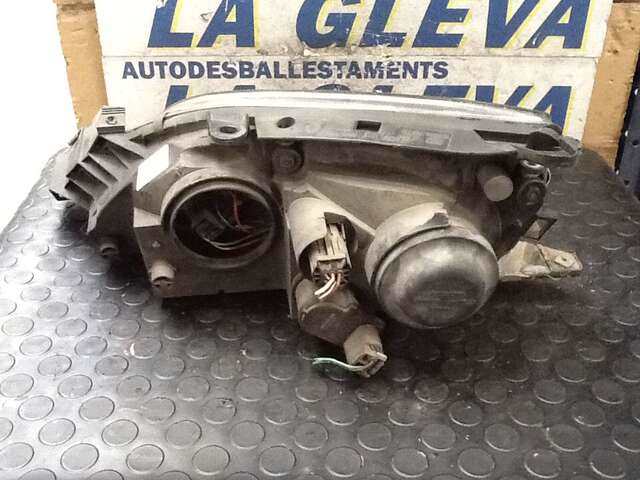 Foto 2ª: Faro Derecho Toyota Avensis 1.6 (2001)