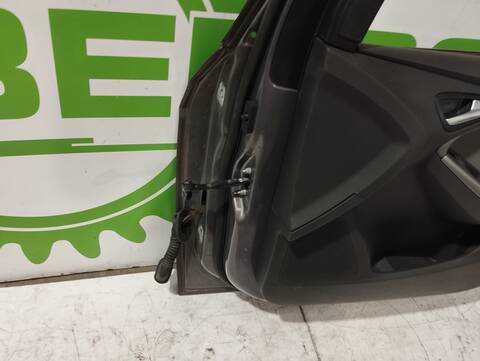Foto 3ª: Puerta Delantera Derecha Ford Focus 1.6 TDCI CAT 116CV 85KW [T1DA] (2011)