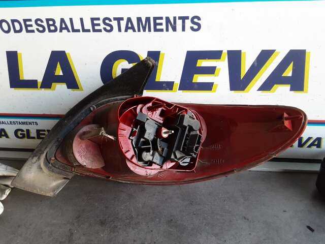 Foto 2ª: Piloto Trasero Izquierdo Peugeot 206 1.4 HDI [8HX] (2002)