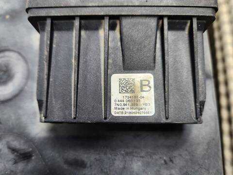 Foto 4ª: Deposito AdBlue Volkswagen Crafter 35 FURGON BM TA RWD 140CV 103KW [DAUA] (2019)