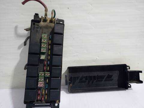 Foto 3ª: Caja Reles Fusibles Chrysler Voyager 2.5 TD FAMILY 116CV 85KW [425CLIRSX] (2000)