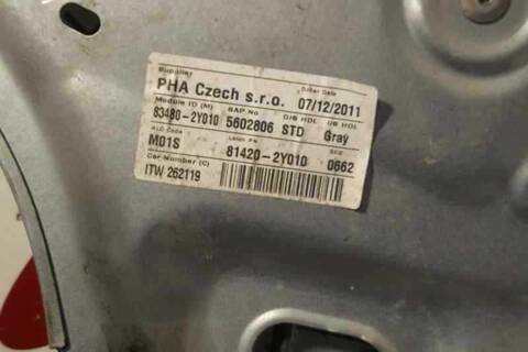 Foto 3ª: Elevalunas Manual Trasero Derecho Hyundai ix35 1.7 CRDI CAT 116CV 85KW [D4FD] (2012)