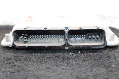 Foto 2ª: Centralita Motor ECU Volkswagen Golf HIGHLINE 110CV 81KW (1997)