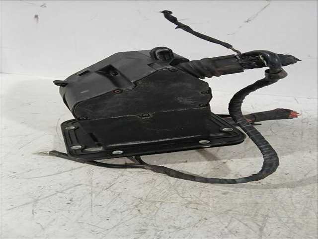 Foto 3ª: Caja Reles Fusibles Volkswagen Phaeton 3.0 V6 TDI 4MOTION 240CV [CARB CEXA] (2002)