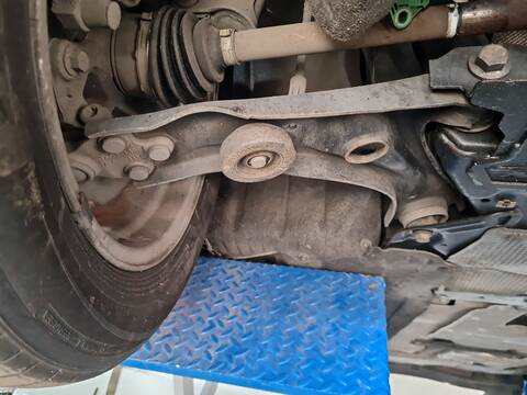 Brazo Suspension Delantero Derecho Ford Focus TITANIUM 120CV 88KW