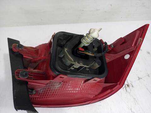 Foto 2ª: Piloto Trasero Derecho Volkswagen Passat ADVANCE BLUEMOTION 105CV [CAYC] (2010)