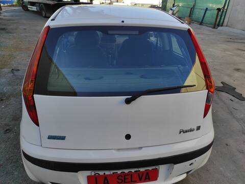 Foto 2ª: Portón Fiat Punto 1.2 D 70CV II 188) BERLINA 188A3000 (2000)