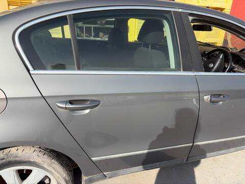 Puerta Trasera Derecha Volkswagen Passat BKP BERLINA