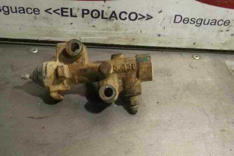 Foto 1ª: Bomba Embrague Mitsubishi Montero 2.8 TD 125CV 92KW [4M40] (1999)