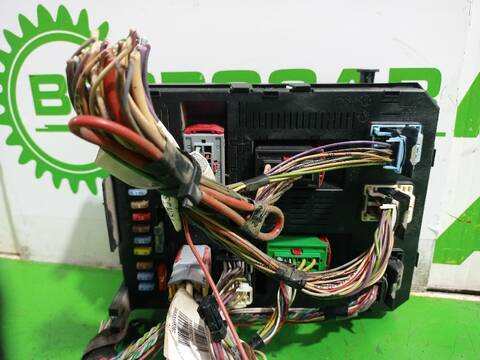 Foto 3ª: Caja Reles Fusibles Peugeot 307 1.6 16V HDI 90CV [9HVDV6ATED4] (2005)