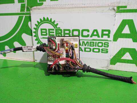 Foto 3ª: Caja Reles Fusibles Renault Laguna RENAULT LAGUNA III GRANDTOUR 109CV [K9K780] (2009)