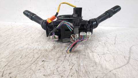 Foto 3ª: Mando Multifuncion Toyota Auris 1.6 ZRE151_) 124CV 91KW [1ZR-FE] (2007)