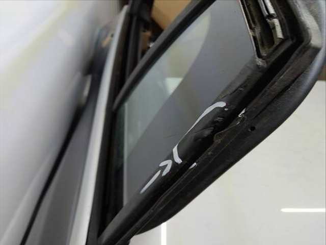 Foto 3ª: Puerta Trasera Izquierda Infiniti Q30 211 CV 155KW [M270.920 270.920] (2017)