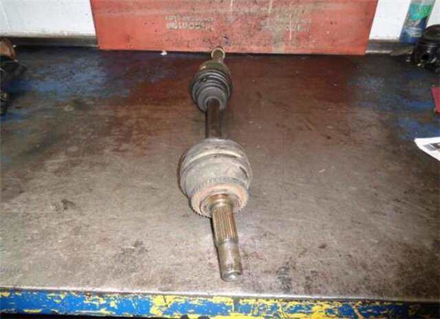 Transmision Delantera Derecha Nissan Almera 2.2 DCI