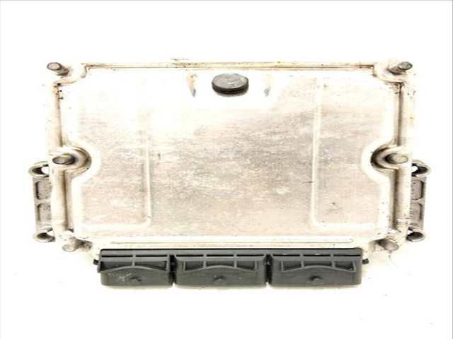 Foto 1ª: Centralita Motor ECU Renault Trafic 29 CN COMBI6 ACRISTALADO PARCIAL 101CV [F9Q760] (2001)