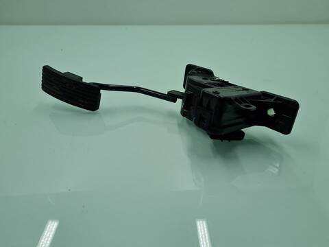 Foto 3ª: Pedal Acelerador Mitsubishi L200 INFORM DOPPELKABINE 4WD 136CV 100KW [4D56] (2015)