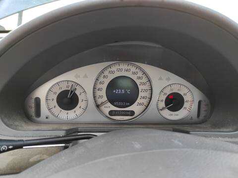 Foto 1ª: Cuadro de Instrumentos Mercedes Clase E 180 M112949 BERLINA (2005)