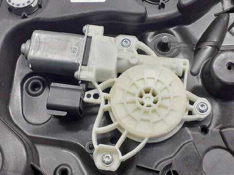 Foto 3ª: Elevalunas Manual Trasero Derecho Ford Fiesta TREND 101CV 74KW [SFJK] (2017)