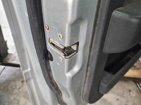 Cerradura Puerta Delantera Izquierda Dodge Nitro SE 177CV 130KW