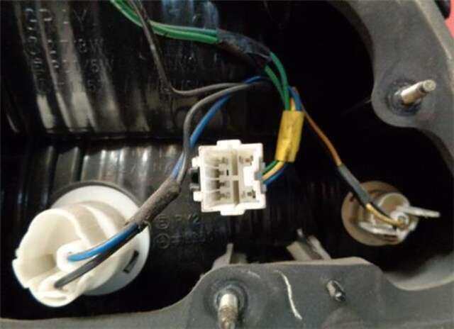 Foto 3ª: Piloto Trasero Derecho Hyundai Coupe 2.0 16V [G4GF]